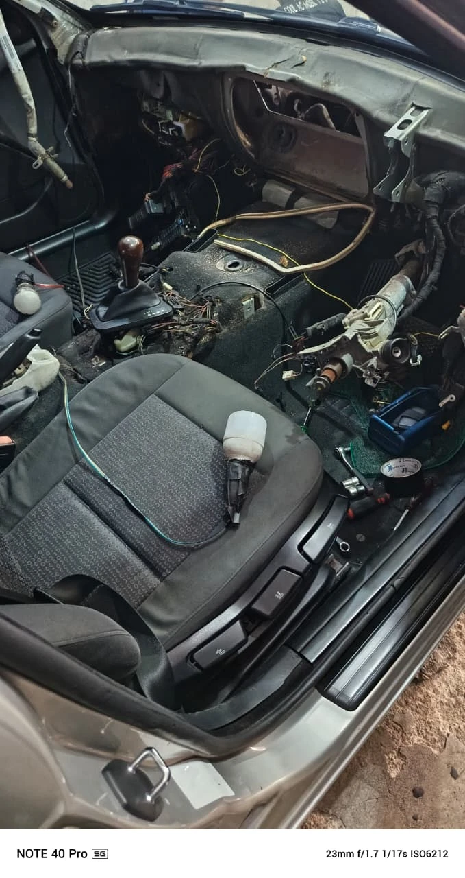 Service AC Mobil di bengkel Viva AC